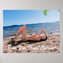 Póster Chica de vacaciones de primavera en Sandy Beach
