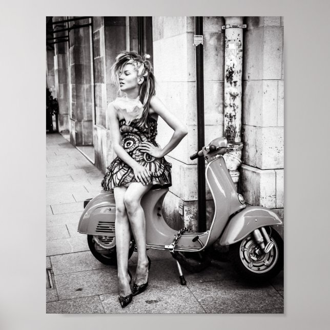 Póster Chica del Poster Scooter clásico París Francia (Frente)