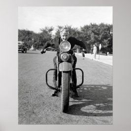 Póster Chica montando motocicleta, 1937. Foto antigua