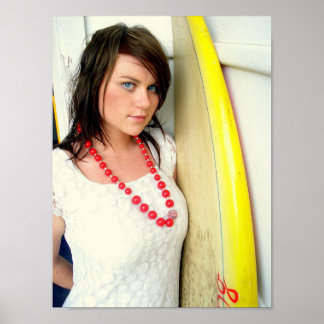 Póster chica surfista
