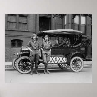Póster Chicas de autos antiguos, años 20