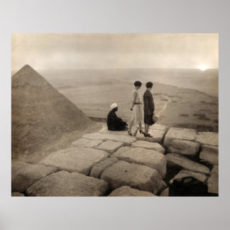 Póster Chicas de tambores salen de la pirámide Khufu, Egi