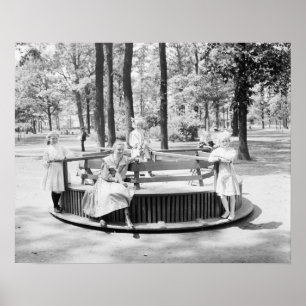 Póster Chicas en Merry-Go-Round, 1910. Foto de cosecha de