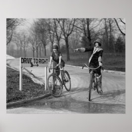 Póster Chicas Flapper montando bicicletas, 1925. Foto ant