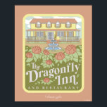 Póster Chicas Gilmore | El restaurante Dragonfly Inn & Re<br><div class="desc">El Dragonfly Inn ofrece un ilustracion elegante con el emblemático establecimiento de tipo alojamiento y desayuno. Rodeado de flores florecientes y de la encantadora fachada de la posada, este diseño es perfecto para una amplia gama de productos. Es la manera perfecta de celebrar la hospitalidad y el corazón de Stars...</div>