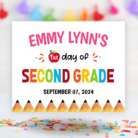 Chicas Primer Día De La Escuela Segundo Grado