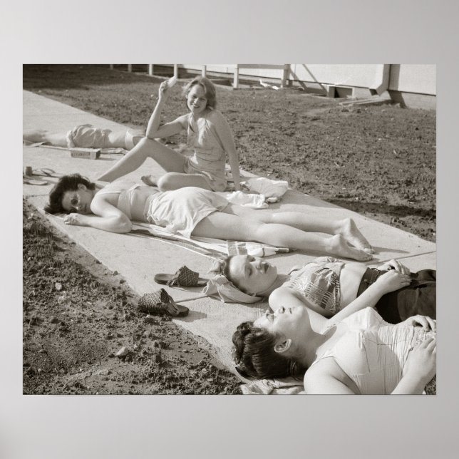 Póster Chicas tomando el sol, 1943. Foto antigua (Frente)