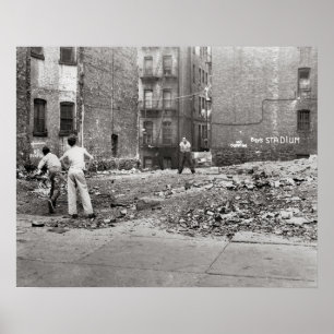 Póster Chicos Jugando Béisbol en el Terreno Baldío, 1954.