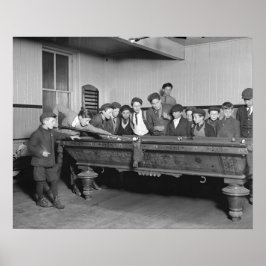 Póster Chicos jugando billar, 1909. Foto antigua