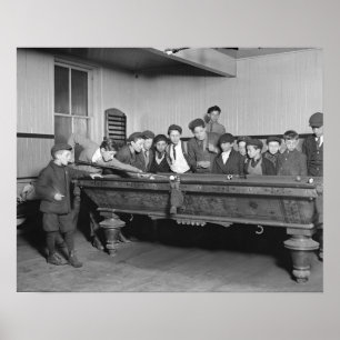 Póster Chicos jugando billar, 1909. Foto antigua