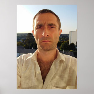 Póster Christophe LEROY Camisa blanca balcón cielo azul 