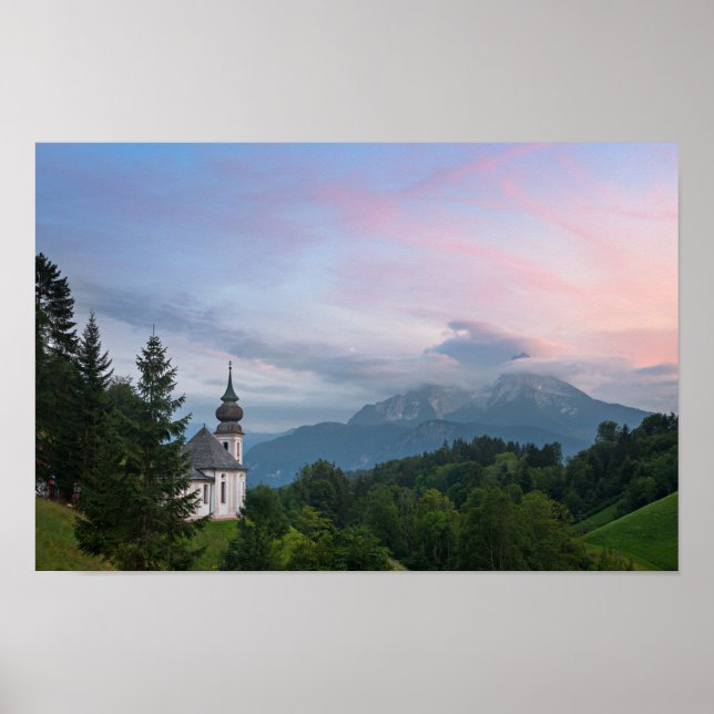 Póster Church with Alps mountains at sunset (Frente)