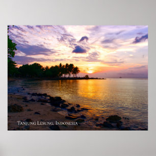 Póster Cielo de puesta de sol con rayo de sol en la playa
