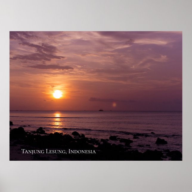 Póster Cielo de puesta de sol con rayo de sol en la playa (Frente)