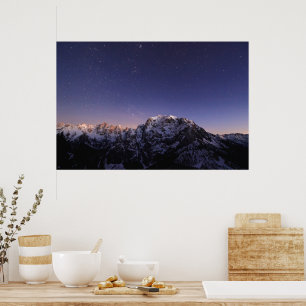 Póster Cielo estrellado sobre montañas