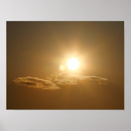 Póster Cielo naranja con sol y nubes
