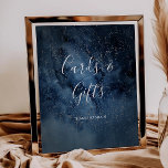 Póster Cielo nocturno celeste | Rótulo de tarjetas y rega<br><div class="desc">Este cielo celestial nocturno | las tarjetas de plata y el signo de los regalos son perfectos para tu boda de bajo estrellas encantado. El cielo de color azul marino oscuro, salpicado de estrellas plateadas, marcará la pauta de tu boda al aire libre de boho nocturno. Personalízalo como quieras o...</div>