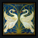 Póster Cisnes Art Deco<br><div class="desc">Pareja de cisnes art deco en las cañas y el agua.</div>