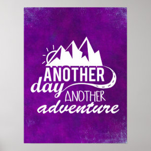 Póster Cita de aventuras - Montañas sobre fondo morado