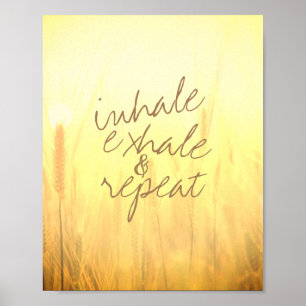 Póster cita para inhalar exhale en la foto de la naturale