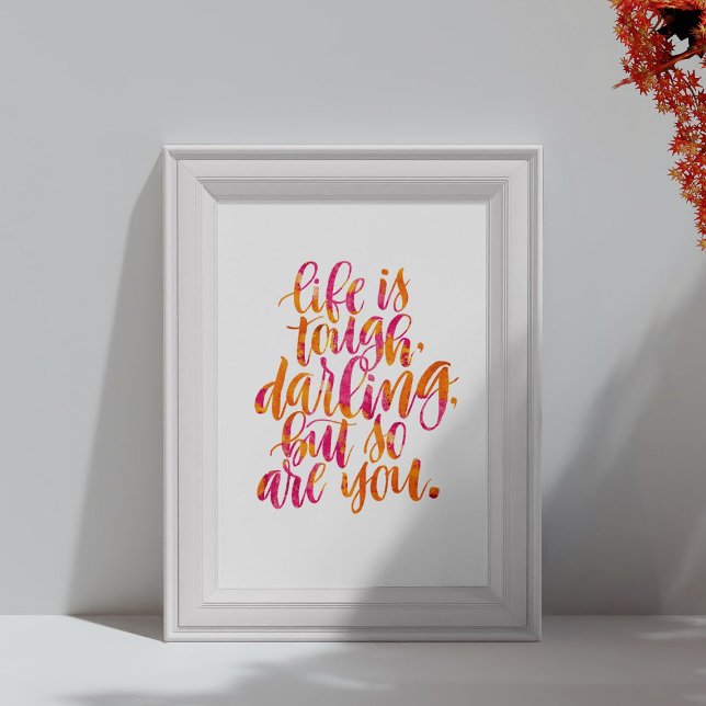Póster Citas inspiradoras: La vida es dura, querida (Subido por el creador)