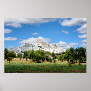 Póster Ciudad blanca de Ostuni con olivos, poster de Pugl