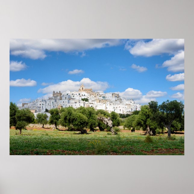 Póster Ciudad blanca de Ostuni con olivos, poster de Pugl (Frente)