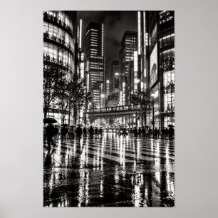 Póster Ciudad lluviosa nocturna con tren elevado en blanc