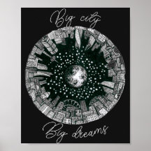 Ciudad panorámica en blanco y negro bajo la luna