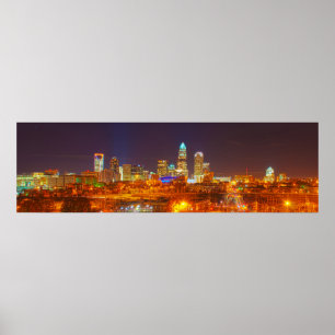 Póster ciudad reina en la noche