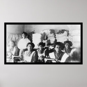 Póster Clase de costura en la escuela india 1922 de