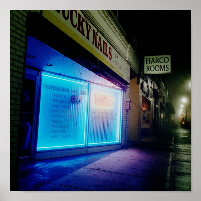 Póster Clavos suertudos - Azul Guay en la noche (Frente)