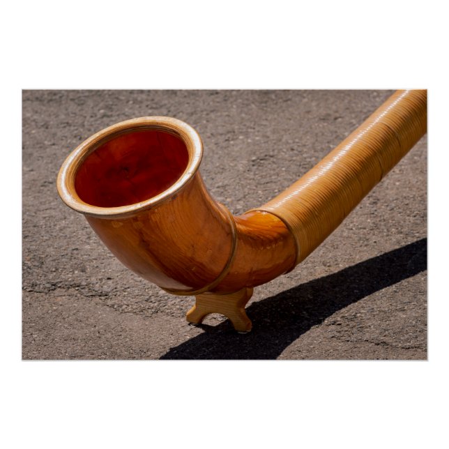 Póster Close up of wooden Alphorn (Anverso)