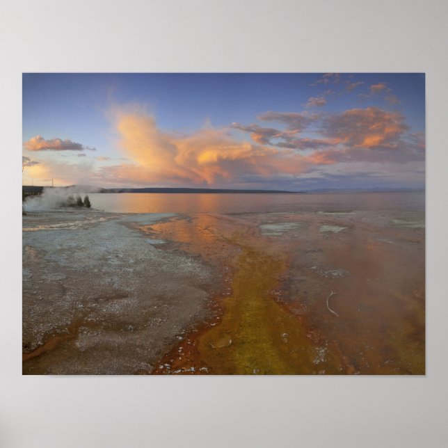 Póster Colorful mineral deposits emit from Black Pool 2 (Frente)