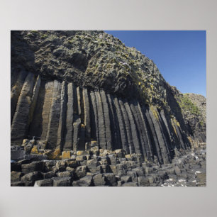 Póster Columnas de basalto por la cueva de Fingal, Staffa