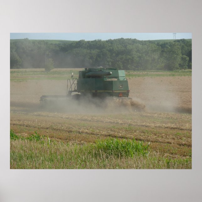 Póster Combina la cosecha en el campo de trigo (Frente)