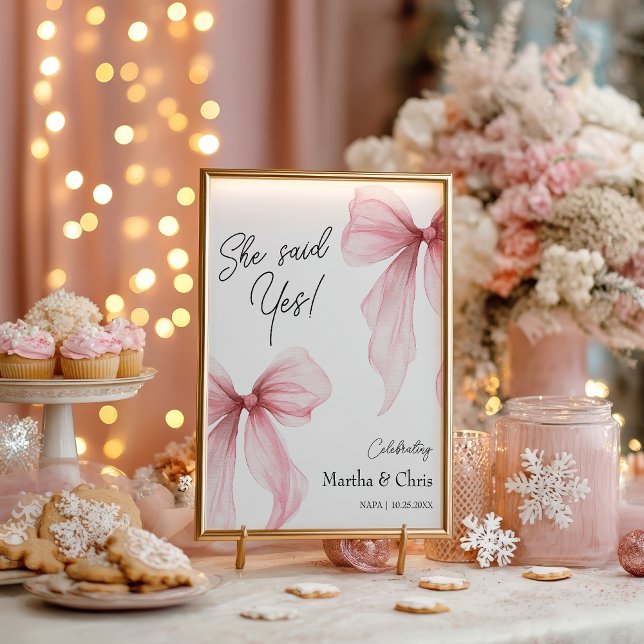 Póster Compromiso Moderno Ella Dijo Sí Coquette Lazo Rosa (Modern Engagement She Said Yes Coquette Pink Bow Poster)