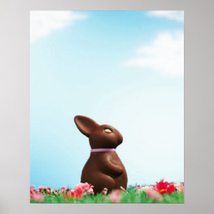 Póster Conejo de Pascua de chocolate entre flores en hier