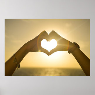 Póster corazón 642068. FOTOGRAFÍA DE MONTAJE DE MANOS DE
