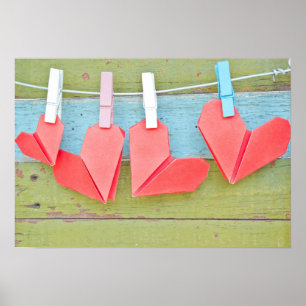 Póster Corazón De Papel Colgando En La Ropa