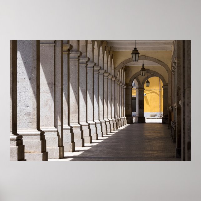 Póster Corredor Arqueado De Área Urbana (Frente)