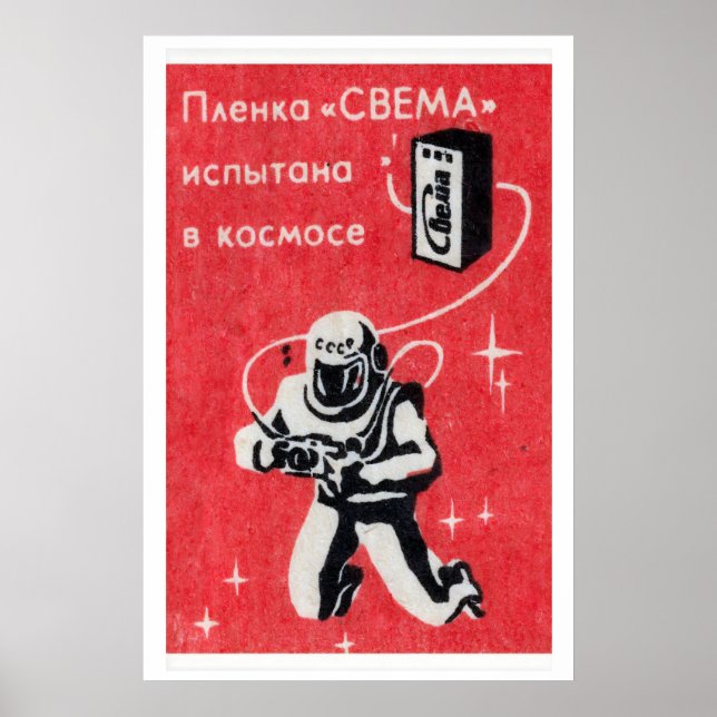 Póster Cosmonaut with Camera Matchbox Art Print, Russian (Frente)