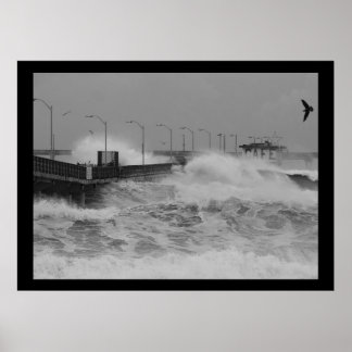 Póster Crash de B&W de una feroz ola oceánica