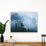 Póster Crear su propia cotización<br><div class="desc">Crea tu propia cita personalizado arte mural poster. Incluye tipografía de máquina de escribir minimalista y un paisaje natural de bosque nublado.</div>