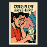Póster Cried in the Drive-Thru - Pop Art Heartbreak<br><div class="desc">Sirva de caos emocional con esta audaz imagen de una pared de arte pop en la que aparece una mujer sollozando en su auto, racha de rímel corriendo y un batido de leche derramado en la mano. Diseñado en forma de historietas retro con matices de semitono y expresión dramática, este...</div>