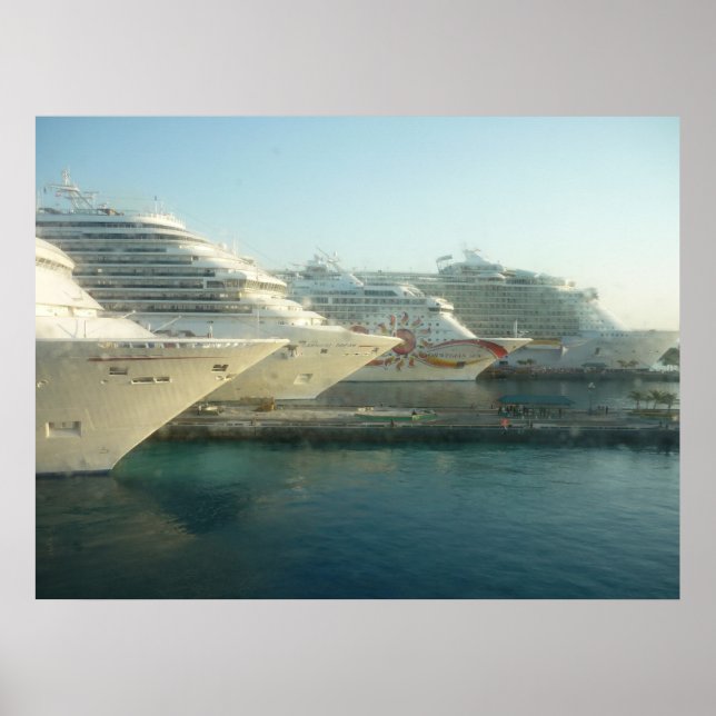 Póster Cruise Ships at Sunrise Poster (Frente)