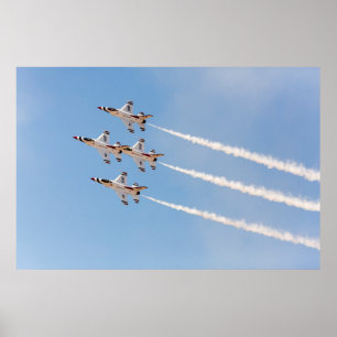 Póster Cuatro F-16 Thunderbirds vuelan en formación cerra