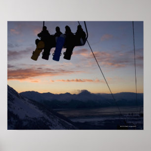 Póster Cuatro snowboard en el remonte