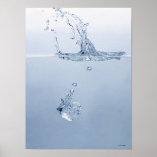 Póster Cubo de hielo que salpica en el agua
