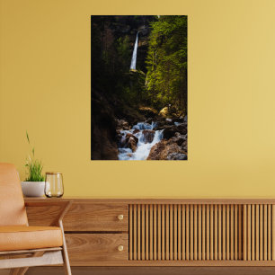 Póster Cuento de hadas mágico en la cascada Peričnik, Esl